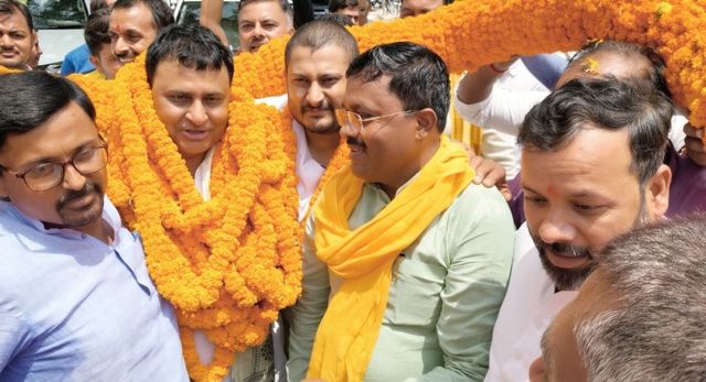 संतकबीर नगर में प्रदेश उपाध्यक्ष बनने के बाद पहली बार गांव पहुंचे रमेश सिंह, रामकोटि मंदिर के जीर्णोद्धार की रखी आधारशिला
