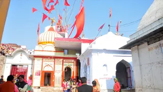 काशी विश्वनाथ की तर्ज पर संवर रहा लोधेश्वर धाम।