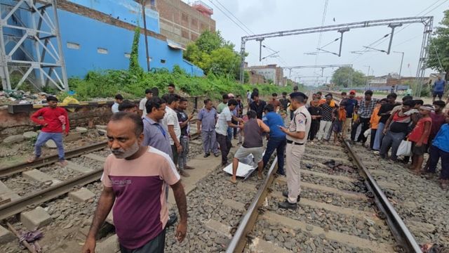 भागलपुर में दुखद हादसा: 6 दिन बाद थी शादी, खगड़िया के युवक ने ट्रेन के सामने कूदकर दी जान  
