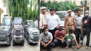 मुजफ्फरनगर पुलिस द्वारा पकड़े गए वाहन चोरी के आरोपित व बरामद कारें। जागरण