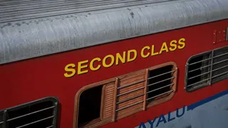 सुप्रीम कोर्ट की रेलवे को नसीहत: यात्रियों को 'द्वितीय श्रेणी का यात्री' कहना बंद करे रेलवे