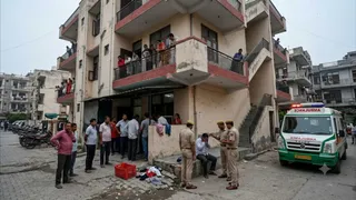 नोएडा में तीसरी मंजिल से गिरकर जौनपुर के युवक की मौत। AI जेनरेटेड फोटो