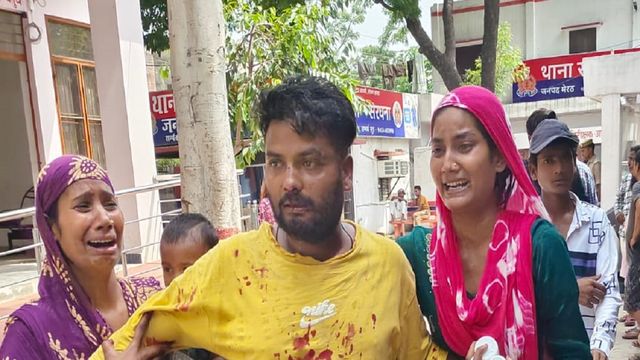 मेरठ में सास की रोटी और बहू के फास्टफूड के विवाद में चले धारदार हथियार, थाने में भी भिड़े दोनों पक्ष
