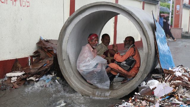मानसून ने खोली दावों की पोल, हल्द्वानी में नहर लीक होने से घरों में घुसा पानी