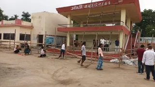 कार्यक्रम स्थल पर हो रही तैयारी। जागरण
