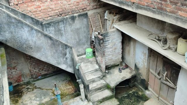 दरभंगा में बाल काटने वाले गिरोह की गुत्थी नहीं सुलझी, अब नकाबपोश ने घर में घुसकर मचाया उत्पात
