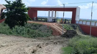 दरभंगा में चल रहा निर्माण कार्य। जागरण