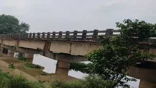 क्षतिग्रस्त साहिबगंज का किसन प्रसाद पुल। (फोटो जागरण)
