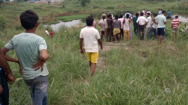 सोनीपत में माता-पिता ने घर से 40 किमी दूर गड्ढे में दफनाया 15 वर्षीय बेटी का शव, हत्या की आशंका
