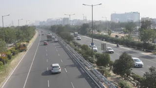 नोएडा-ग्रेटर नोएडा एक्सप्रेसवे।