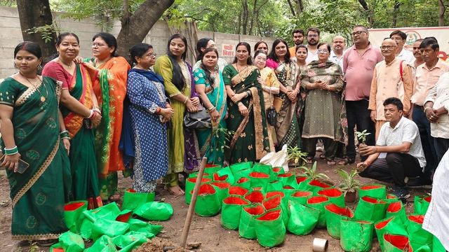 धनबाद के कोयला नगर में 'पवित्रम सेवा धाम' ने लगाई विशाल औषधि वाटिका, आयुर्वेद को मिलेगा बढ़ावा