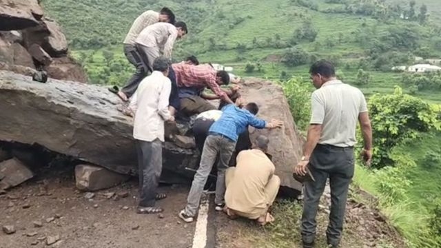 उधमपुर में भूस्खलन से चौकी-कटवालत मार्ग 7 घंटे तक बाधित रहा, स्थानीय लोगों की मदद बहाल हुई आवाजाही
