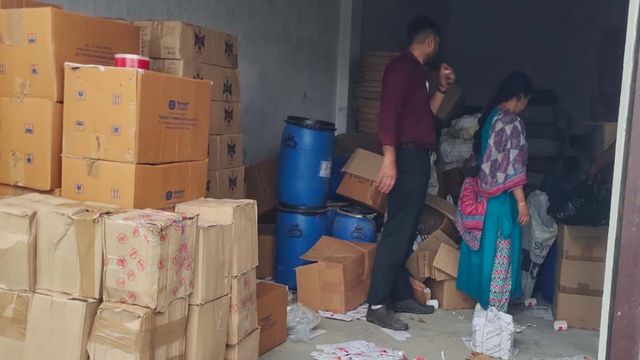 उत्तराखंड में दवा फैक्ट्ररी पर एसटीएफ की बड़ी कार्रवाई, दवाएं और हरियाणा की शराब बरामद; सील