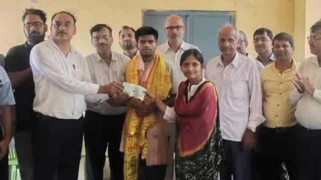 मेहनत और संघर्ष से लिखी कामयाबी की कहानी: गरीबी को हराकर IIT गुवाहाटी पहुंचा नौहझील का लाल
