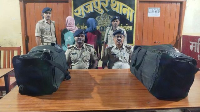 बक्सर में 50 KG गांजा के साथ 2 तस्कर गिरफ्तार, बसही पुल पर पुलिस ने की कार्रवाई
