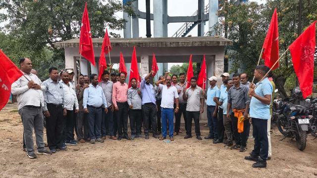 रामगढ़ में सोनम वांगचुक की गिरफ्तारी के विरोध में गिद्दी चौक पर सीटू का विरोध-प्रदर्शन, केंद्र सरकार के खिलाफ लगाए नारे
