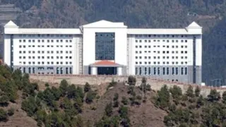 शिमला के चमियाणा स्थित सुपर स्पेशियलिटी अस्पताल का परिसर।