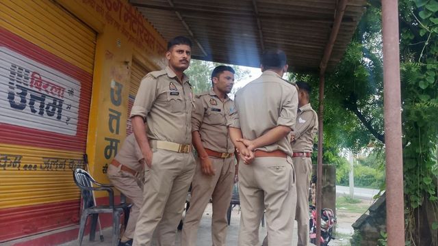 फिर गर्मा उठी हाथरस की बूलगढ़ी, सवर्णों की महापंचायत से हाई अलर्ट, गांव की घेराबंदी कर पुलिस फोर्स तैनात