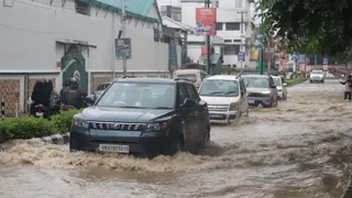 बारिश के कारण बुद्ध चौक से पंचायती मंदिर जाने वाले मार्ग पर हुआ जलभराव। जागरण