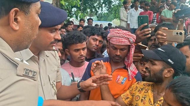 जिंदा आदमी ले गए थे, जिंदा वापस करें; कारा अभिरक्षा में बंदी की मौत पर बवाल, कटिहार में सड़क पर शव रख पुलिस को घेरा

