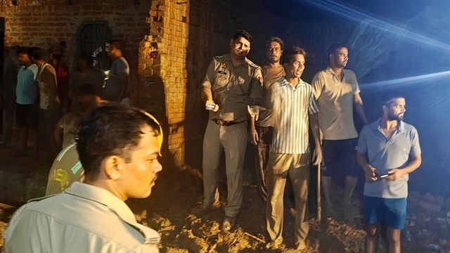 मुजफ्फरनगर: पिता और चार बच्चों की मौत के बाद घर पहुंचे शव, परिवार में मचा कोहराम; हर आंख हुई नम