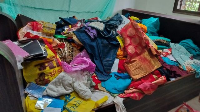 50 लाख कहां हैं?... घर में घुसे 8 बदमाश, पूर्वी चंपारण में परिवार को बंधक बनाकर लूट ले गए 20 लाख
