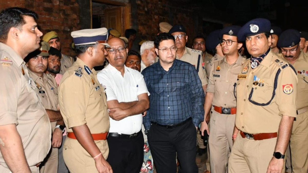 मुजफ्फरनगर में मकान गिरने से शबनम बनी बेसहारा, कलेजे के टुकड़ों के साथ खोया सुहाग; जांच में जुटा प्रशासन
