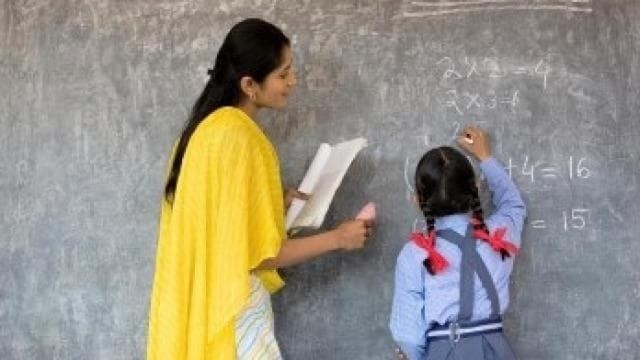 पाकुड़ में सहायक आचार्यों को मिली राहत, गृह प्रखंड के पास स्कूलों में हुई पदस्थापना
