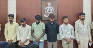 पुलिस गिरफ्त में आरोपित। जागरण
