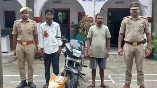 बिहार ले जाई जा रही 76 पाउच देशी शराब बरामद।