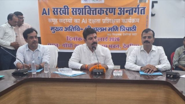 देवरिया में AI सखी बनकर आमदनी बढ़ाएंगी महिलाएं, डिजिटल टूल्स और ऑनलाइन सेवाओं की मिली ट्रेनिंग
