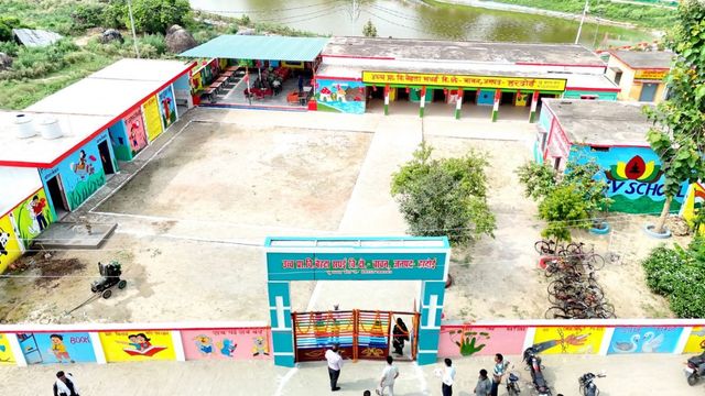 हरदोई में अधिकारियों ने 67 स्कूल लिए गोद, बदली तस्वीर... एक पहल ने लिखी शिक्षा की नई इबारत

