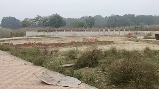 प्रतापगढ़ में सई नदी के किनारे रंजीतपुर चिलबिला में अधूरा पड़ा वंदन पार्क। जागरण।