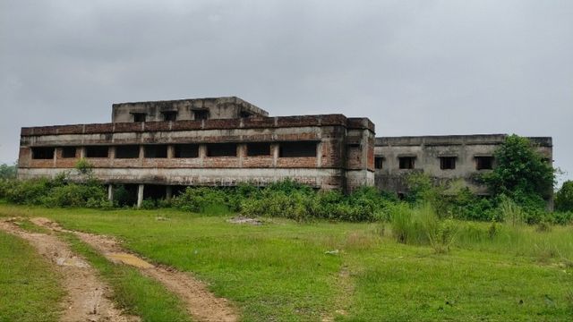 झारखंड शिक्षा विभाग का कारनामा, स्कूल भवन का पता नहीं और ₹2.67 करोड़ से बन रहा छात्रावास
