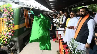 कलश और भगवा ध्वज समर्पित कर दी विदाई