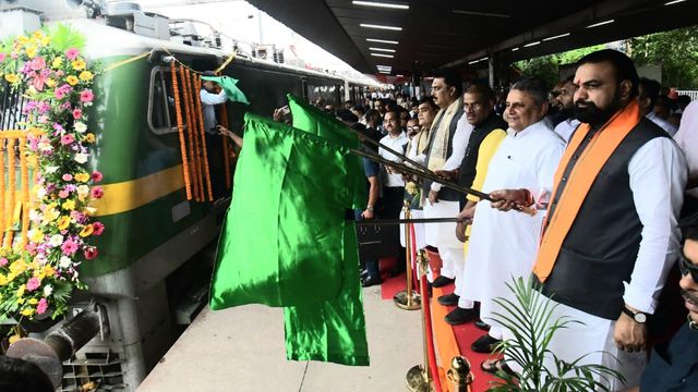 हर-हर महादेव के जयघोष के बीच पटना से सोमनाथ के लिए विशेष ट्रेन रवाना, CM सम्राट ने दिखाई हरी झंडी
