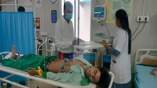 11 हजार वोल्ट तार की चपेट में आया जगन्नाथ रथ, कई बच्चे झुलसे। (तस्वीर: जागरण)