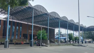 बिहार के बरौनी में बीते माह तीन की गिरफ्तारी के बाद रेलवे अलर्ट।