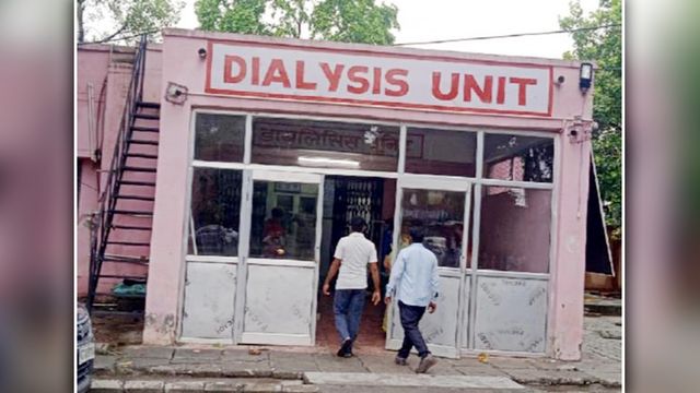 शाहजहांपुर: डायलिसिस मरीज की सुई निकालकर पीटा, वायरल वीडियो के बाद पैरामेडिकल छात्राओं पर FIR