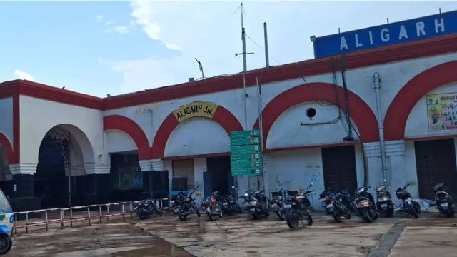 मालगाड़ी दुर्घटना से चरमराया टाइम टेबल, अलीगढ़ में राजधानी और शताब्दी एक्सप्रेस समेत कई ट्रेनें प्रभावित