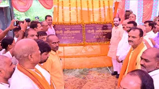 ढेमा-बाजपुर घाट पर पुल का शिलान्यास करते राज्यमंत्री सतीश चंद्र शर्मा: जागरण