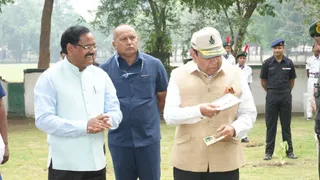 राज्यपाल सैयद अता हसनैन, बीएयू के कुलपति डॉ. डी.आर. सिंह। फोटो जागरण