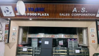 प्रयागराज जंक्शन के प्लेटफार्म नंबर एक पर बंद किया गया फूड प्लाजा। जागरण