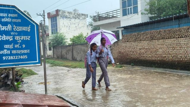 रेवाड़ी में झमाझम बारिश से मौसम हुआ सुहावना, लोगों को गर्मी से मिली राहत
