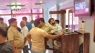 व्यापारी नेता अशोक बबली की बेटी के विवाह समारोह में चोरी हुई थी।