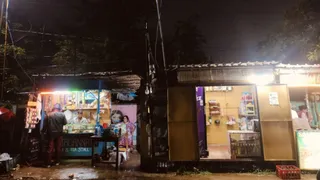 नशेड़ियों का अड्डा बनी हाईस्कूल की दीवार से सटी पान की दुकान, स्थानीय लोगों में रोष