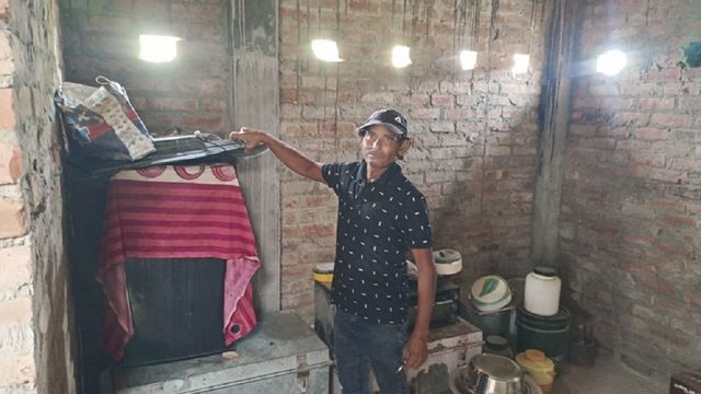 प्रयागराज : गंगा में बाढ़ का खतरा अभी दूर फिर भी सता रहा डर, नदी तटीय इलाकों के बाशिंदे घर छोड़ने की करने लगे तैयारी