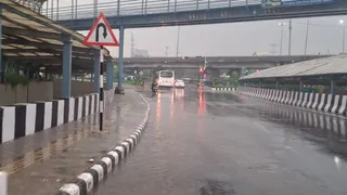 दिल्ली-एनसीआर में बारिश ने बदला मौसम का मिजाज। जागरण
