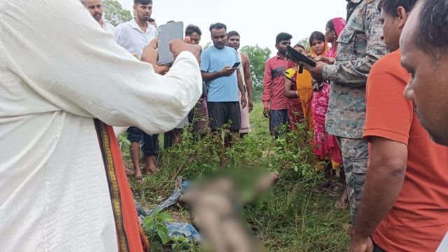 झारखंड में खेत देखने गए किसान को हाथी ने कुचलकर मारा, सुबह खेत में मिला शव