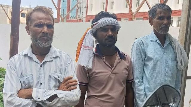 जालौन में डंपर की टक्कर से चाचा की मौत, 20 मीटर घिसटा भतीजा गंभीर रूप से घायल
